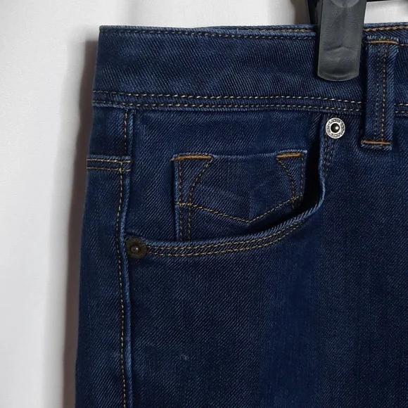 Lands' End Women's Blue Jeans - Picture 2 of 7